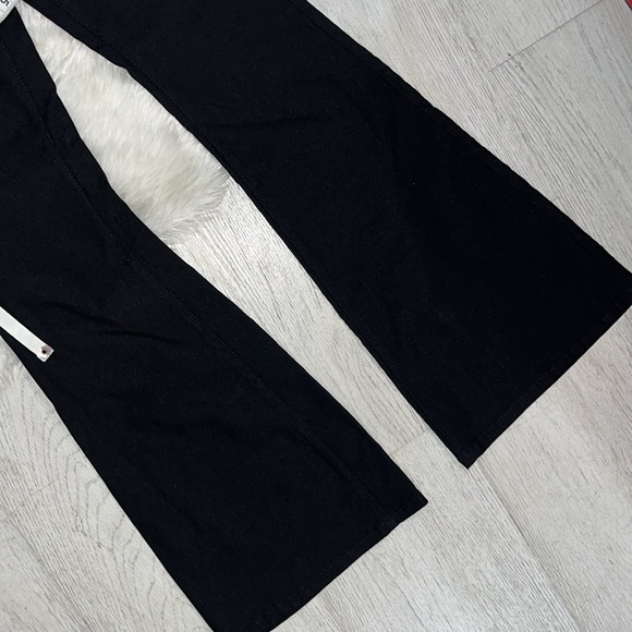 SOLD NWT FASHION NOVA High rise Black Flare Jeans Sz M - Picture 7 of 8